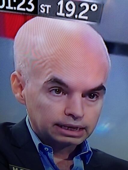 Trumperizar's tweet photo. Aliens:

En EEUU🇺🇸   /  En Argentina🇦🇷 https://t.co/BJJzZlNxLn
