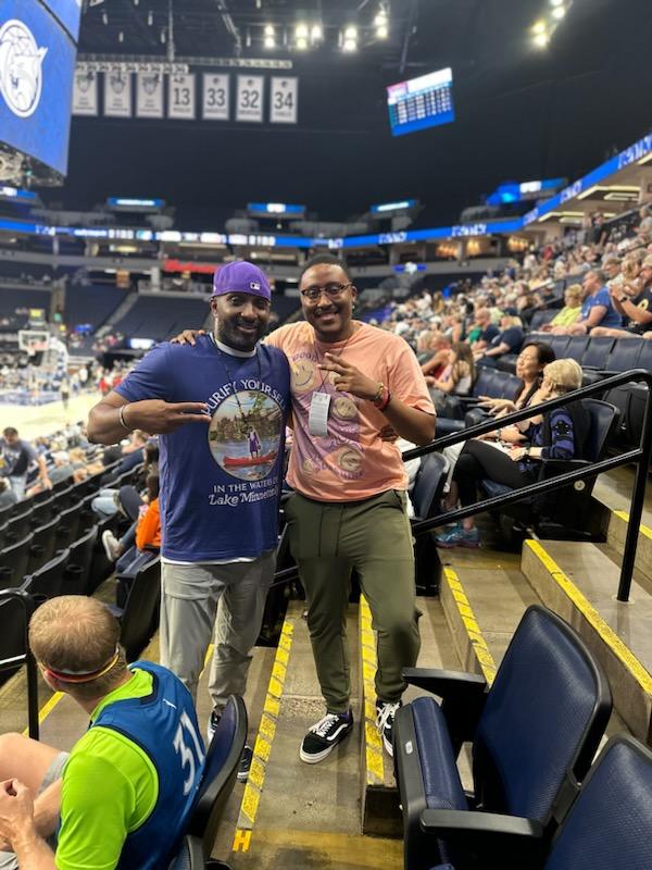 SwissArmyKnife5's tweet photo. My first @WNBA and look who I ran into...my bro @waynec0le. One of the purest souls I know, glad we linked up.
I'm supposed to be rooting for the home team but @T_Cloud4 is playing so ๐คท๐ฟโโ๏ธ gotta support her she's such a dope soul.
#LockedIn๐
#WNBA
#RealMenSupportWomenโน๐ฟโโ๏ธ https://t.co/4SY8OMfmCu