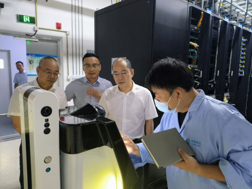 ChinaMobile_X's tweet photo. #ChinaMobile has fully implemented measures to protect Henan, China from the flood as major flood season has fully come into the province. In Xinzheng City, the company installed data collection devices on reservoir and river. https://t.co/4u17E6Tgkb