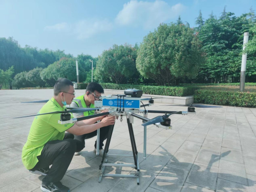 ChinaMobile_X's tweet photo. #ChinaMobile has fully implemented measures to protect Henan, China from the flood as major flood season has fully come into the province. In Xinzheng City, the company installed data collection devices on reservoir and river. https://t.co/4u17E6Tgkb