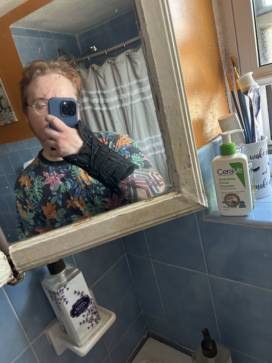 theo_rochlin's tweet photo. the butch lesbian to wicked gay trans guy pipeline https://t.co/E9lWczkdJo