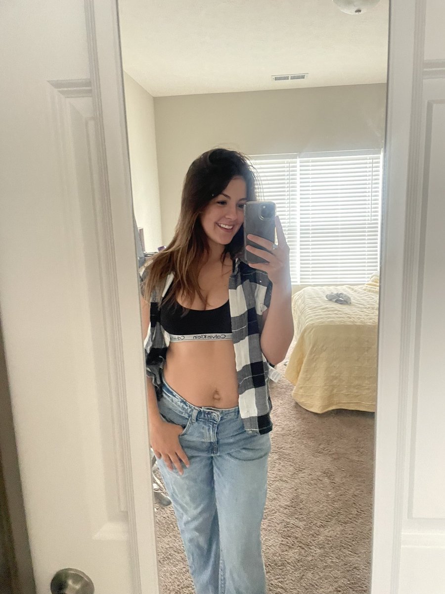 jonahcarroll_'s tweet photo. mom bod<3 https://t.co/sSetpU3uE3