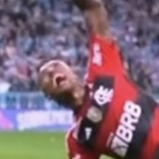 jsmescrf's tweet photo. O Bruno Henrique assim https://t.co/swoQpGzUtV