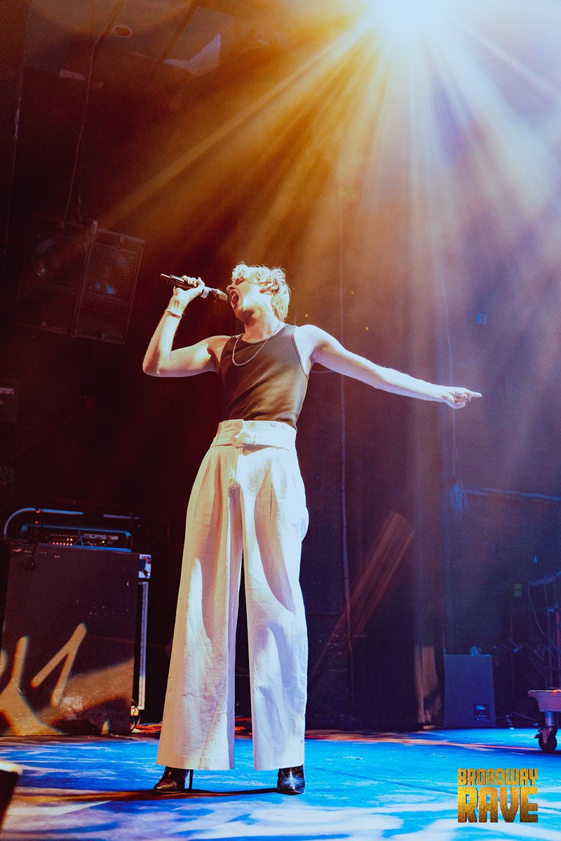 singing a sensible A flat at 1:30am at the <a href="/broadwayrave_/">Broadway Rave</a> 📸: <a href="/AlexaJaePhoto/">Alexa Jae Photography</a>