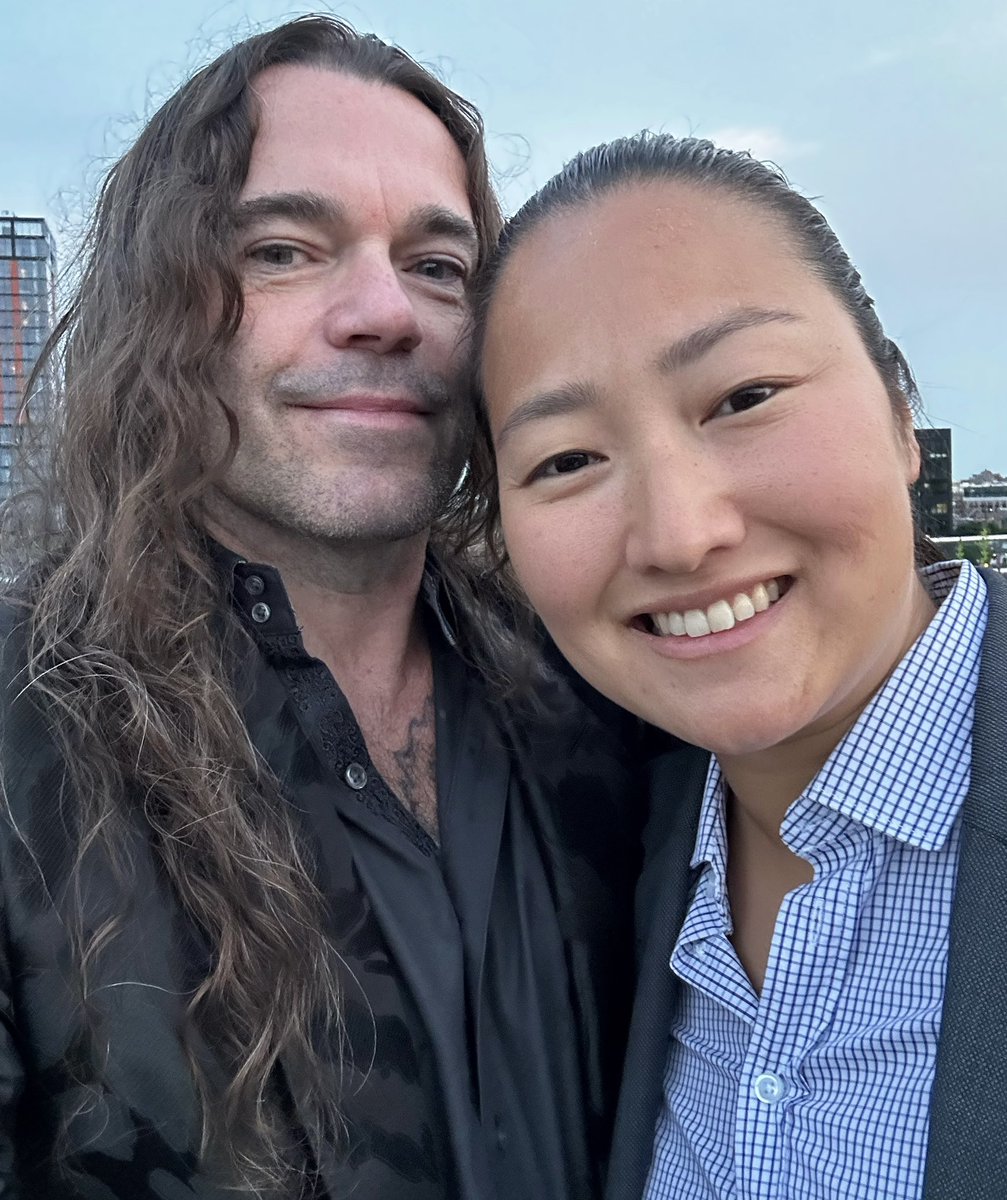 JeremyXWagner's tweet photo. BE HAPPY 😃 ••• BE WARY 😒 

Always pure joy for me when I get to hang out with my good friend, the wonderful &amp; inimitable @ACordell11 
🤘🏻🤘🏻👊🏻👊🏻

#AmyCordell #Ever #EverRestaurant #Director #Hospitality #After #AfterLounge #Chicago #Friends #BeHappy #BeWary #Smile https://t.co/QDAZIaIt8B