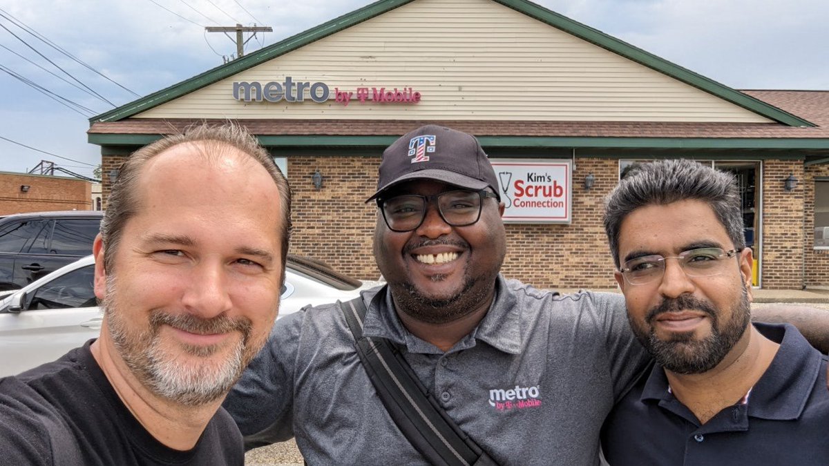 What a day with <a href="/Astronautjroc/">Jerrian Hamilton</a>! On our route, we actually visited 4 states today - MO, IL, IN and KY! Awesome partnerships in Evansville, IN market, great potential for our <a href="/MetroByTMobile/">Metro by T-Mobile</a> brand and lots of great results to celebrate! <a href="/TimMiller44/">Tim Miller</a>