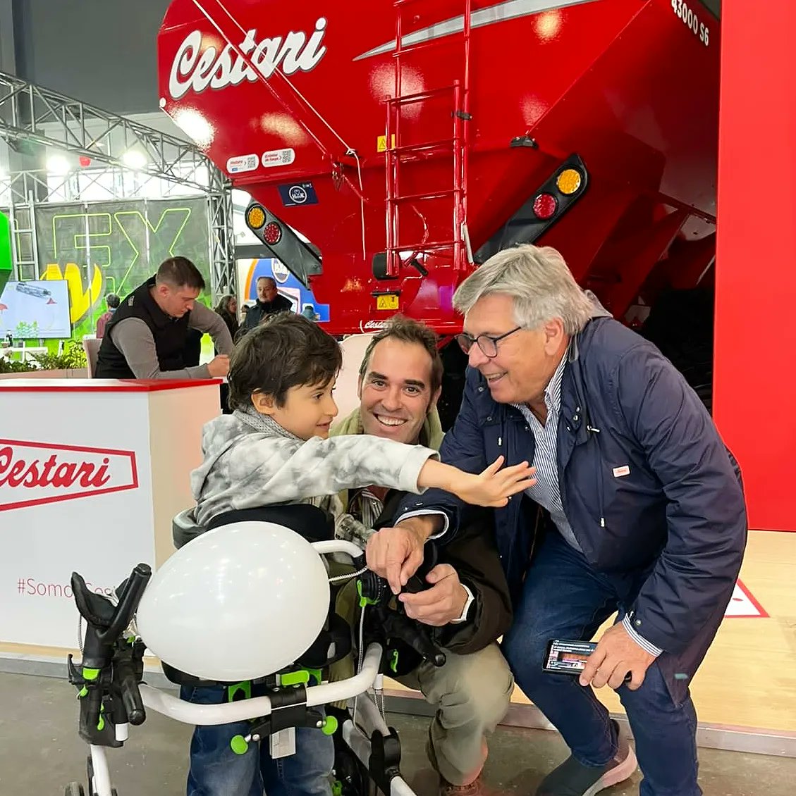 CestariTolvas's tweet image. Estamos viviendo días maravillosos en @exposicionrural 2023. ¡Y seguimos hasta el 30 de julio! 
Recibimos a muchos amigos y usuarios #Cestari  en el Lote F4A Pabellón Azul.
#larural 
#SomosCestari 
#95añosdeHistoria