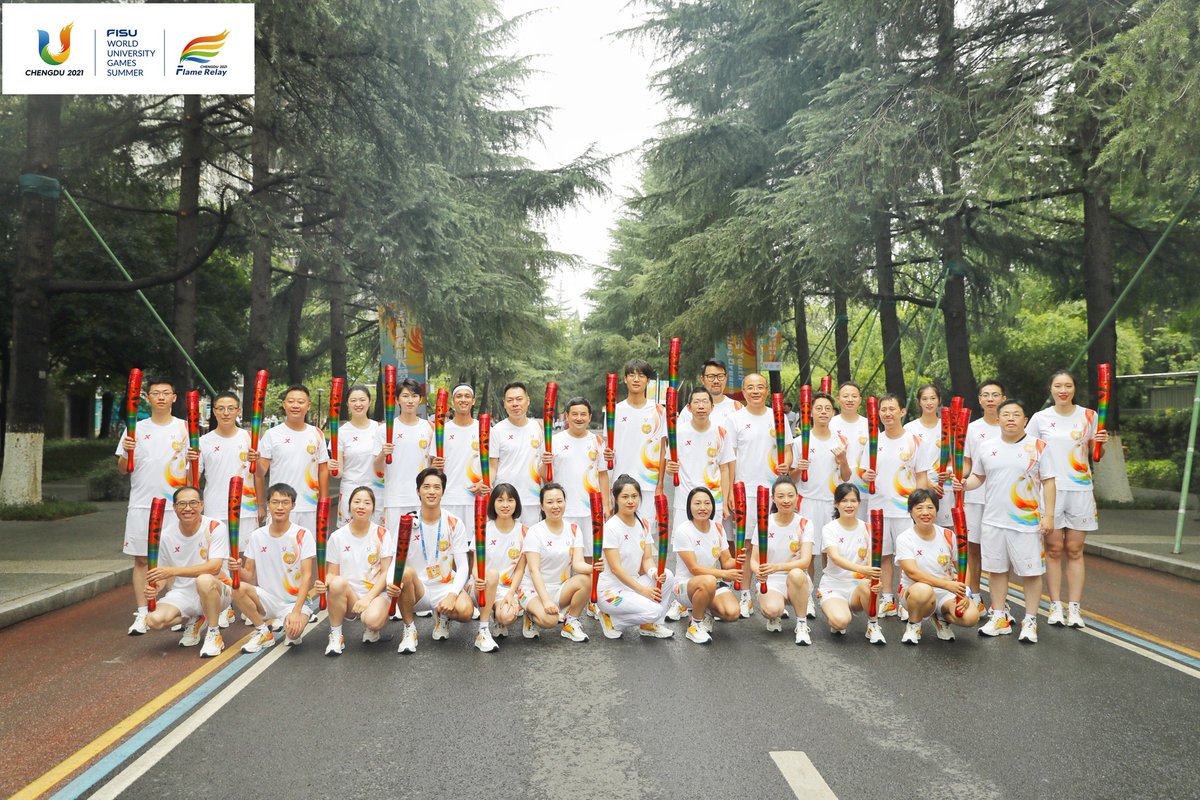 suxiaoxiao001's tweet photo. Today, at Dong'an Lake, #Ronghuo is welcomed back after a 49-day journey that took it to 25 universities nationwide.
With the participation of 800 torchbearers, the #flamerelay successfully completes at Dong'an Lake Sports Park, ready to ignite the uplifting spirit of #Chengdu2021 #FISUGames at the opening ceremony, which is only #2daystogo!ππ