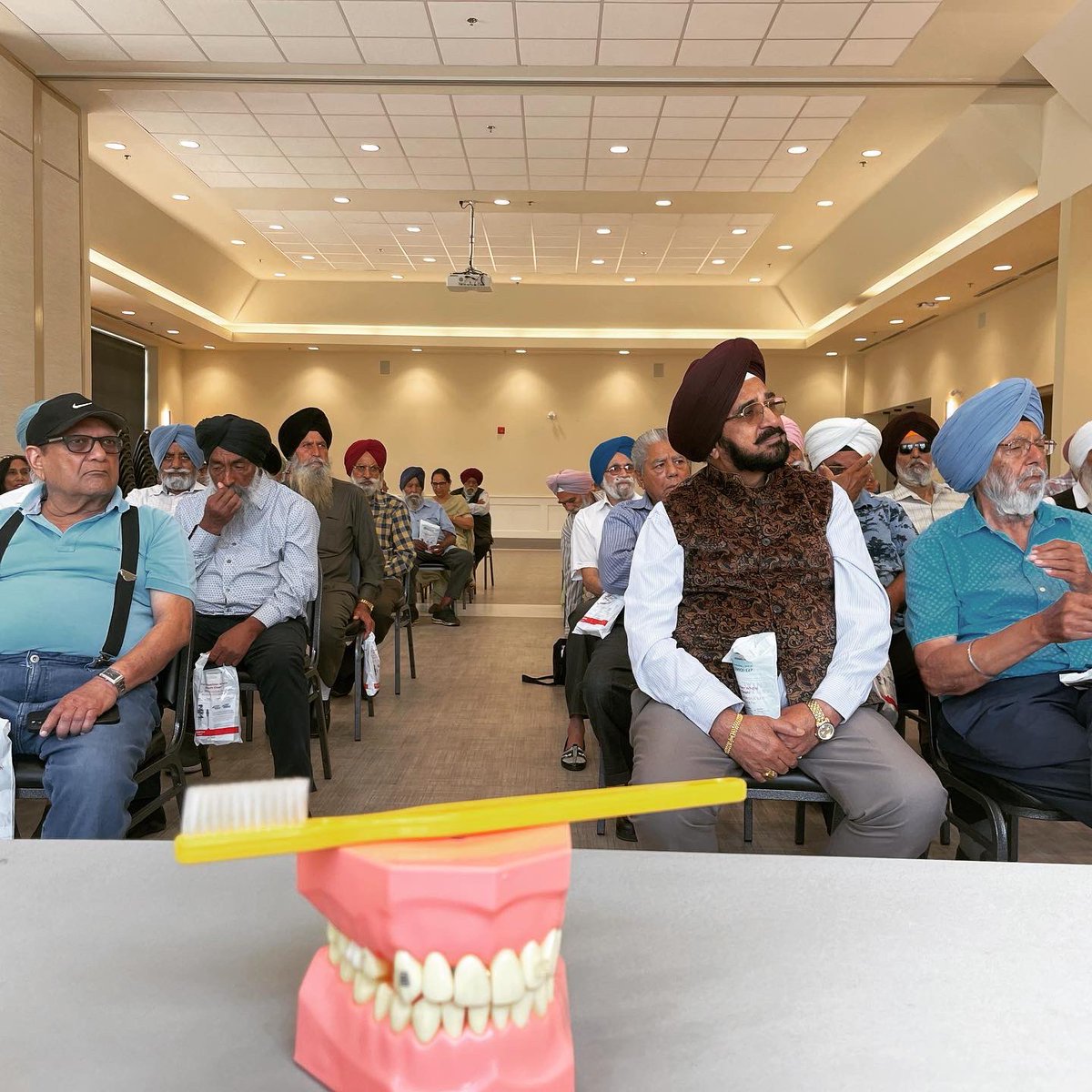 SmilesOnWheelz's tweet photo. Great turnout at Riverstone Community Centre for the Oral Health session organized by the Association of Seniors Clubs! Enjoyed presenting the informative "Oral Health to Overall Health" seminar.🦷
@theCDHA @OntarioODHA #EducationImprovesLives #OralHealth #CommunityEvent https://t.co/QAKaFy7zl4