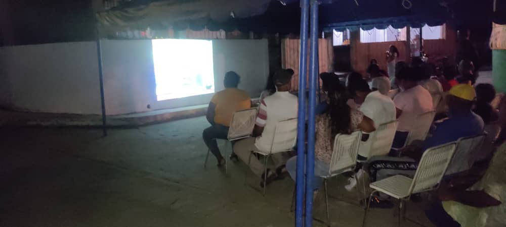 Carlosja_vier's tweet photo. Desde la comunidad Las Amazonas en el municipio #JuanJoseMora, decimos #unidosconbolívarychávez, activo con el pueblo @avilaelguerrero @ConElMazoDando @dcabellor @Alirio10sanchez https://t.co/fiPjtREEdE