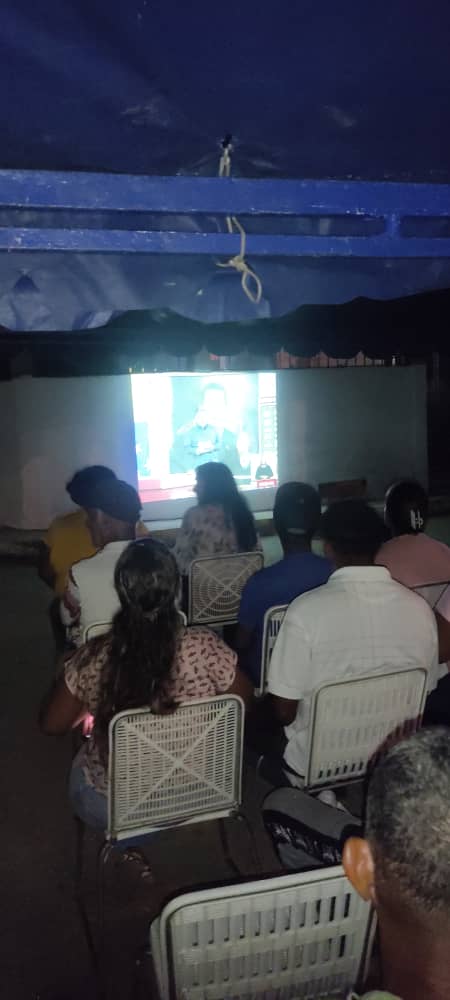 Desde la comunidad Las Amazonas en el municipio #JuanJoseMora, decimos #unidosconbolívarychávez, activo con el pueblo <a href="/avilaelguerrero/">Jose Avila</a> <a href="/ConElMazoDando/">Con el Mazo Dando</a> <a href="/dcabellor/">Diosdado Cabello R</a> <a href="/Alirio10sanchez/">Alirio Sánchez</a>