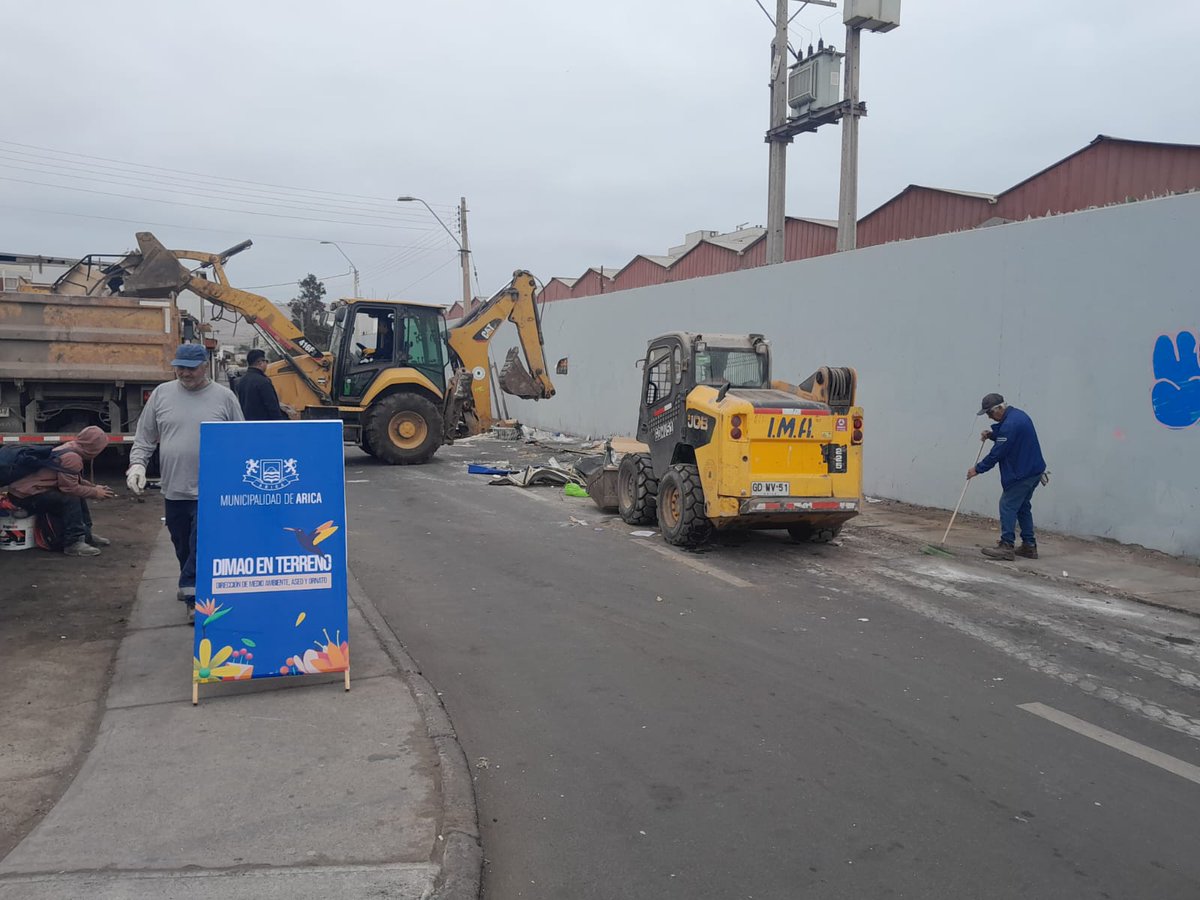 PauliKaboom's tweet photo. Seguimos semanalmente en diferentes sectores de la ciudad y los Valles, realizando operativos de retiros de escombros y también sumando a estos, al equipo de nuestra Veterinaria móvil. 
DIMAO #MuniArica
#VamosPorMas https://t.co/8MMLoXhOzd