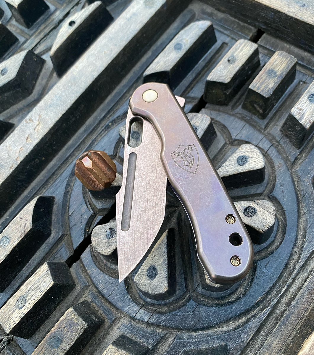 KevinCo55931013's tweet photo. Wednesday carry-
#tac3 #mcginnisknives
#hortonknives #jbb #jbbknives #copper #fluted https://t.co/SBhdvkOYwj