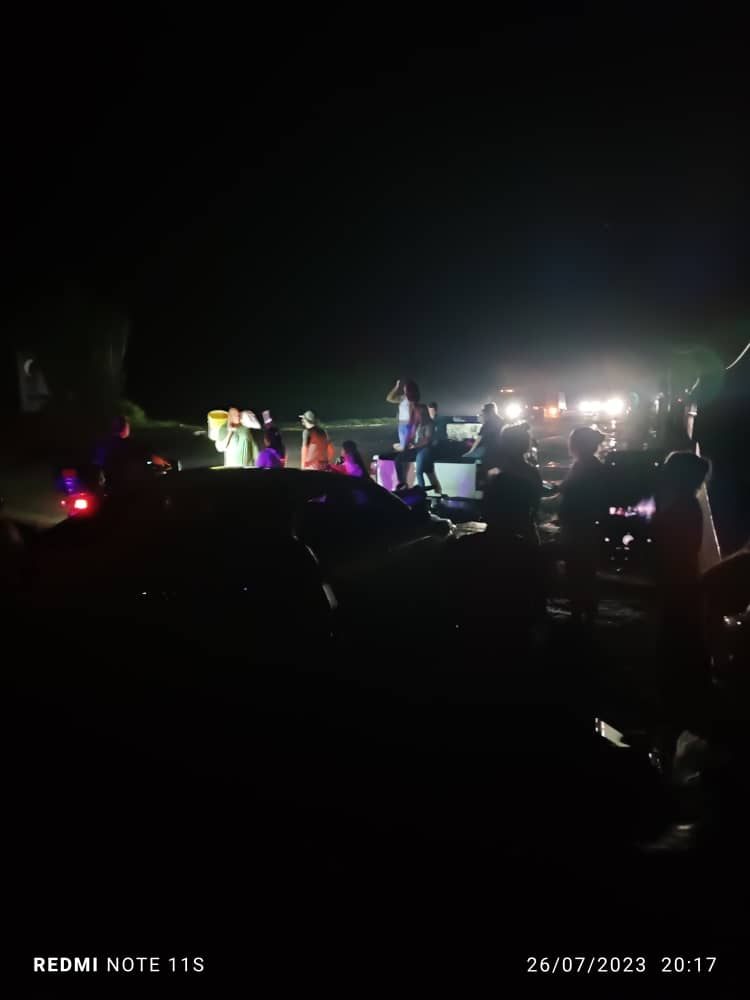 gilbertoromanr's tweet photo. #URGENTE Zona Oeste de #Anzoátegui sin luz otra vez.
Pte. @NicolasMaduro el comercio está paralizado, no se puede trabajar, los vecinos padecen calor, se los comen las plagas y la inseguridad. 
Sin luz y sin agua se pierde la calma. ¡El pueblo reclama solución ya! @partidoUNT https://t.co/nUFDFW5pNV