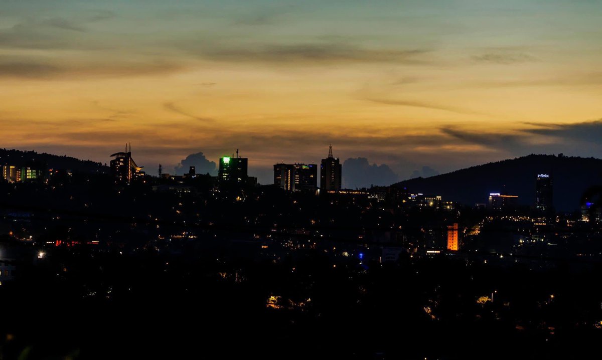 View of #Kigali at night 

📸 @mosesniyonzima 
#RwandaIsOpen #sunset #VisitRwanda #KigaliVibes #KigaliYacu #UmujyiWacu #KigaliByNight