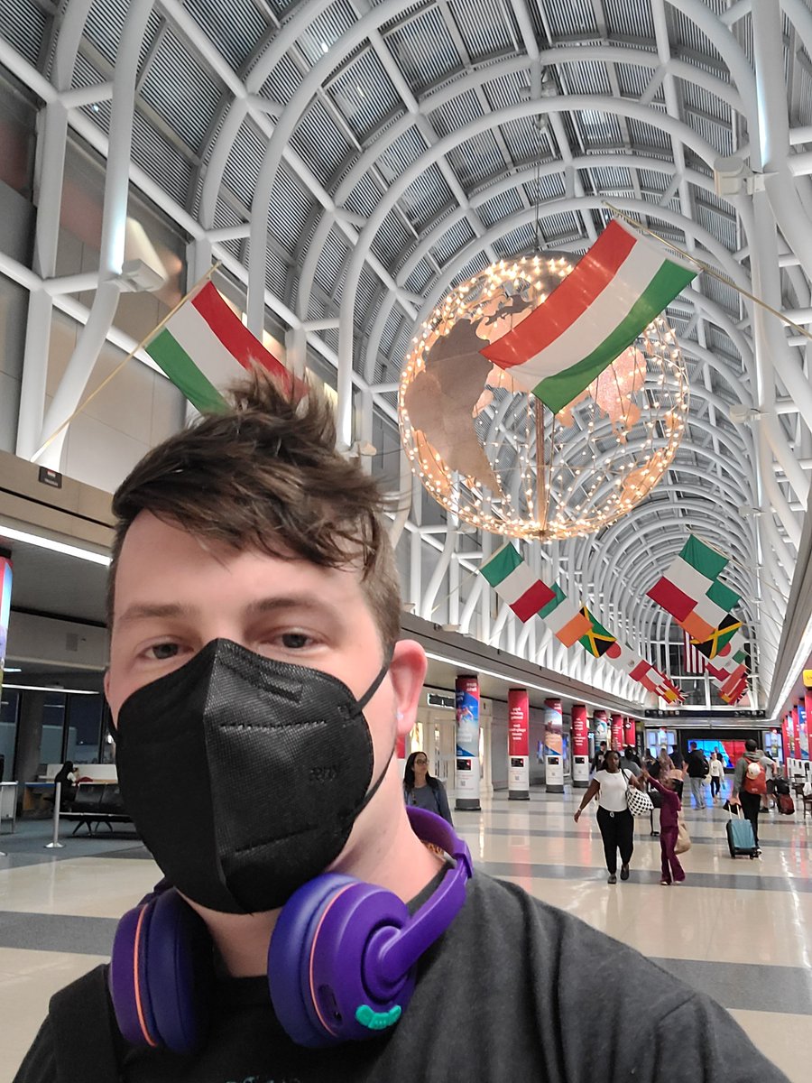 Spinymaus's tweet photo. Delayed in the windy city https://t.co/l58ZPJrHcN