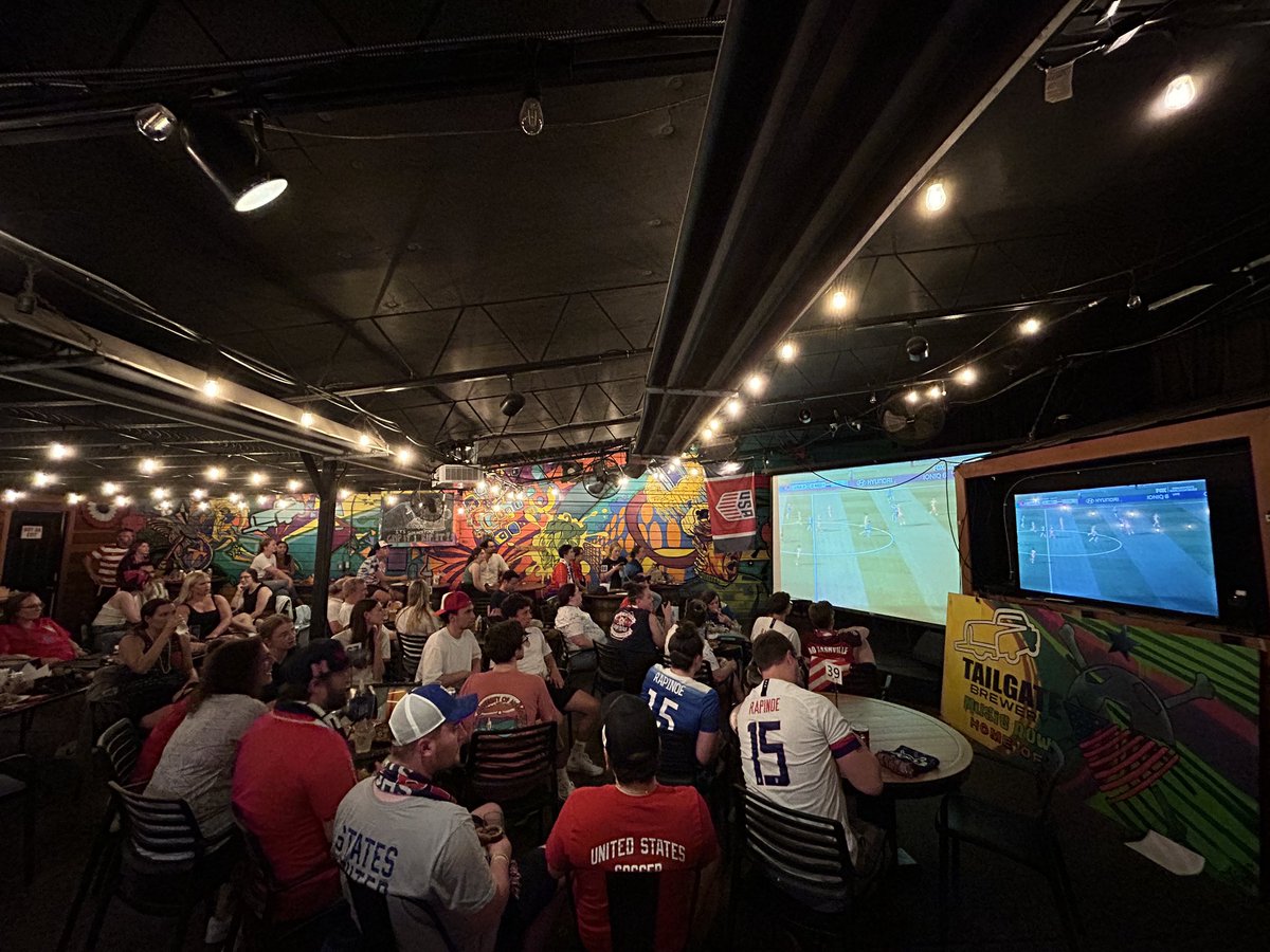 Great crowd at <a href="/TGBMusicRow/">TailGateBeerMusicRow</a> tonight! LFG! 🇺🇸