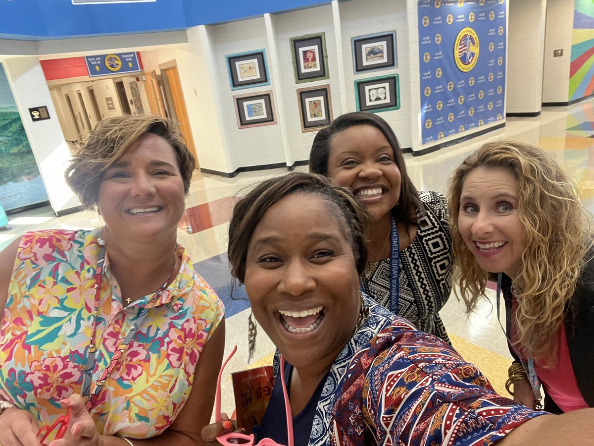 Jennifer Woody tweet media