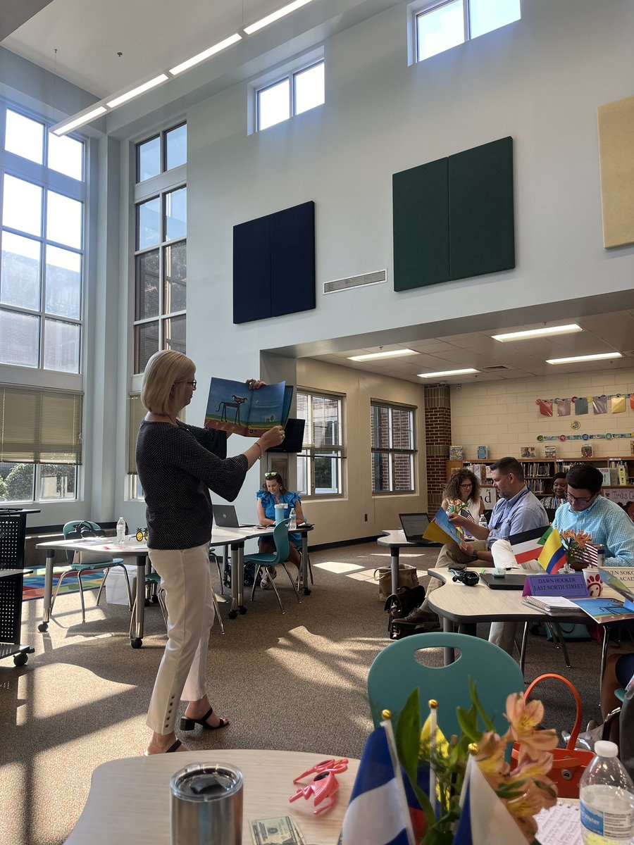 Jennifer Woody tweet media