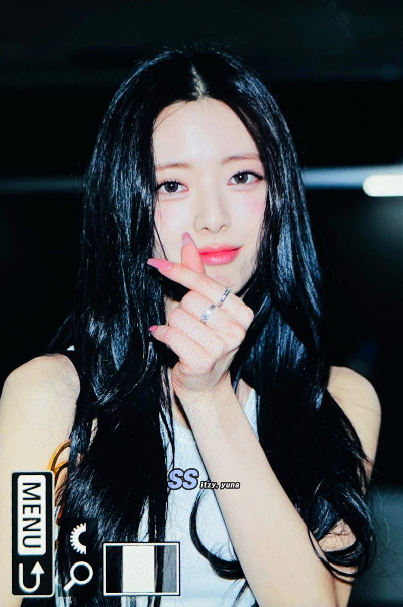shinsarang_yn's tweet photo. 230727 #유나 #YUNA #있지 #ITZY
💕💕 밥잘챵겨묵구 고생해땨ㅏㅏㅏ~☺️ https://t.co/OqBxO1u7ca