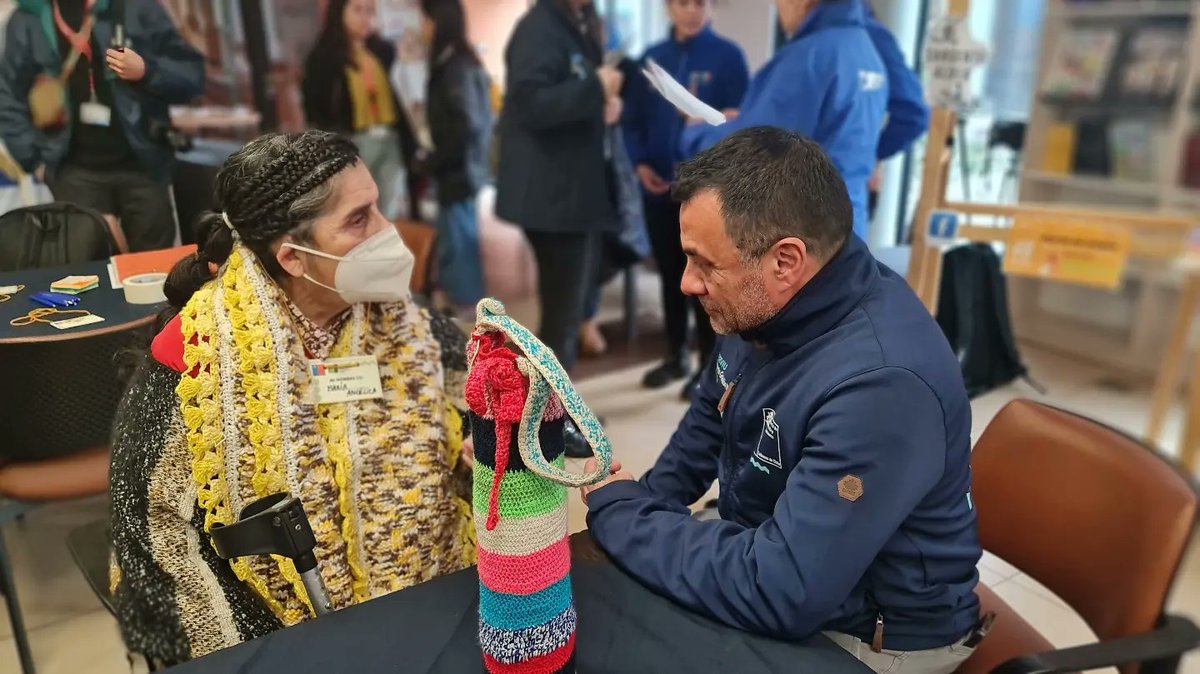 ServiuNuble's tweet photo. 📍 En el marco de lo que será el Día Nacional del Dirigente Social y Comunitario (7 de agosto) avanzamos en los diálogos previos con #dirigentas y #dirigentes sociales en #Ñuble. Director @RobertoGM_ y Seremi @nuble_minvu Antonio Marchant  encabezaron instancia en #Bulnes 🤝📝 https://t.co/jU8DDZil8N
