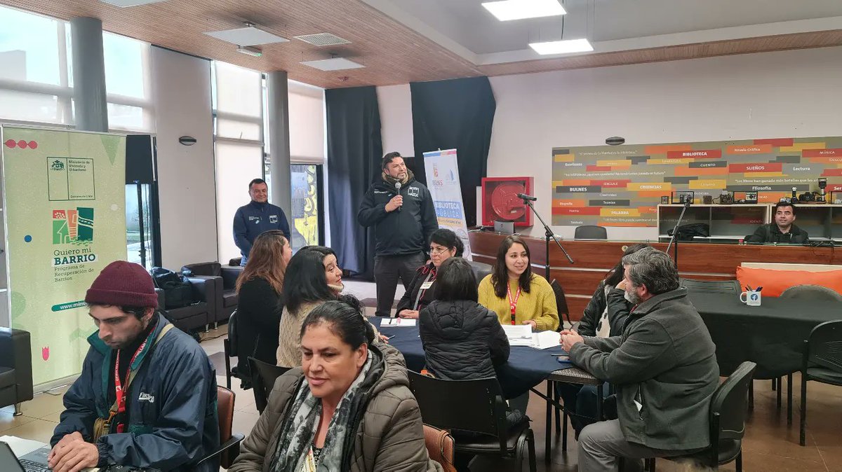 ServiuNuble's tweet photo. 📍 En el marco de lo que será el Día Nacional del Dirigente Social y Comunitario (7 de agosto) avanzamos en los diálogos previos con #dirigentas y #dirigentes sociales en #Ñuble. Director @RobertoGM_ y Seremi @nuble_minvu Antonio Marchant  encabezaron instancia en #Bulnes 🤝📝 https://t.co/jU8DDZil8N