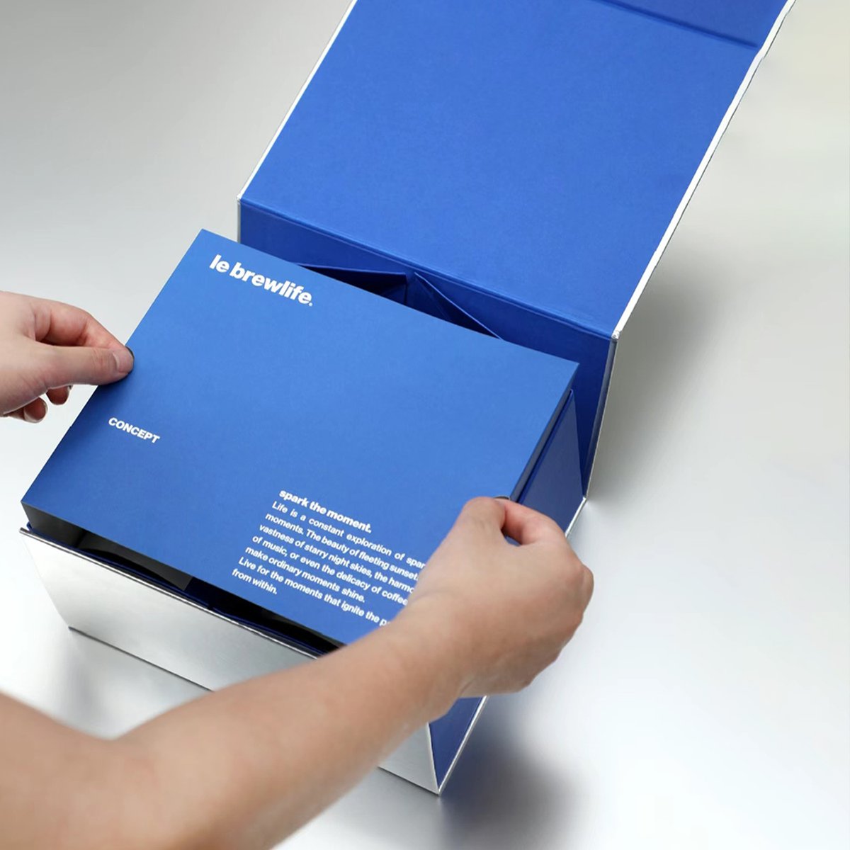 ForestPackage's tweet photo. 🎁 Elevate your gift game with our exquisite Blue and Silver Rigid Box!💙
✨Perfect for any occasion, this luxurious packaging adds a touch of elegance and style to your presents. Sturdy, stunning, and ready to impress!🛍️
#giftideas #custombox https://t.co/TUm5SWGM1s