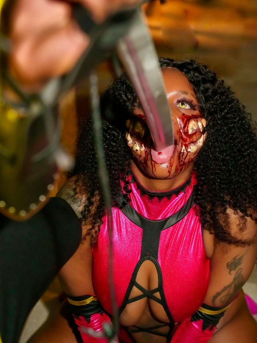 BFranny2013's tweet photo. Choose your fighter! I'll main Mileena 😈 https://t.co/TnWW9ODfAG