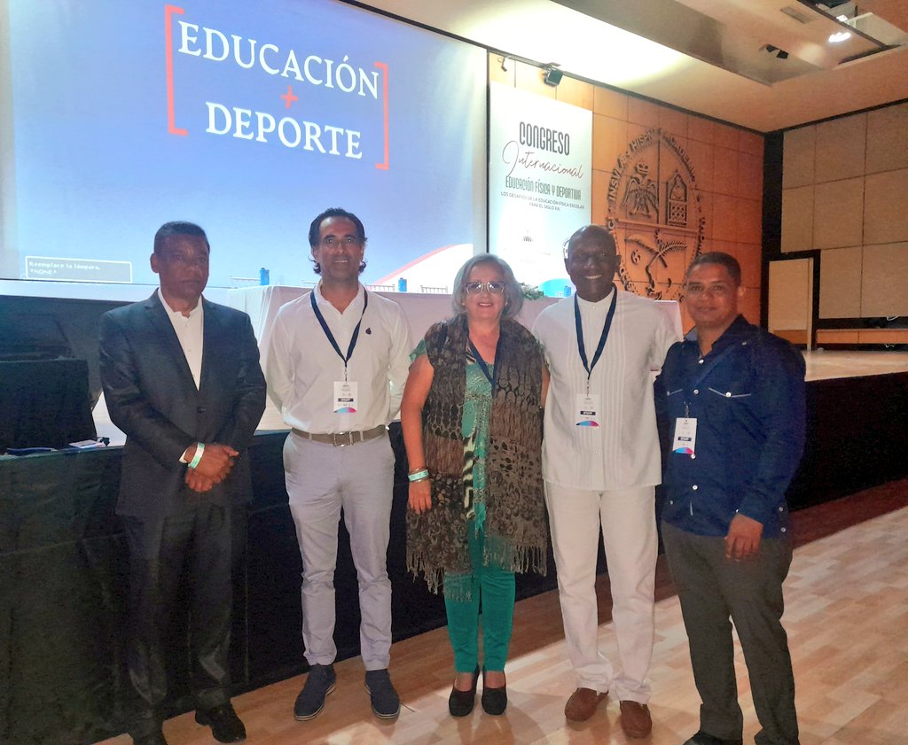URUQUIQUE's tweet photo. Comienza el Congreso Internacional de Educación Física y Deportiva en la Universidad Autónoma de Santo Domingo, gracias a @INEFIRDOFICIAL y #FIEPS por la invitación y seguir capacitando a los maestros, como siempre un evento de alto nivel de organización y contenido. https://t.co/njYaqBEvSc