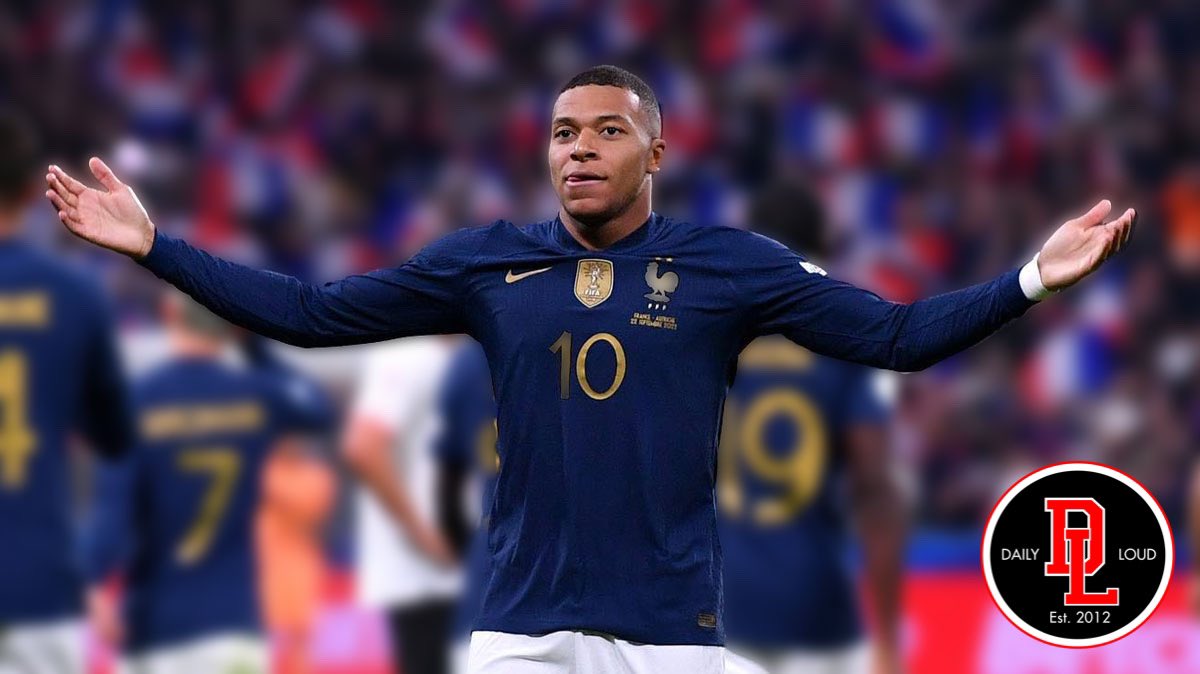 BREAKING: French soccer star Kylian Mbappé reportedly turned down Al Hilal's massive $221 million annual salary offer worth up to $776 million and refused to negotiate with the Saudian Arabian club 👀🤯💰