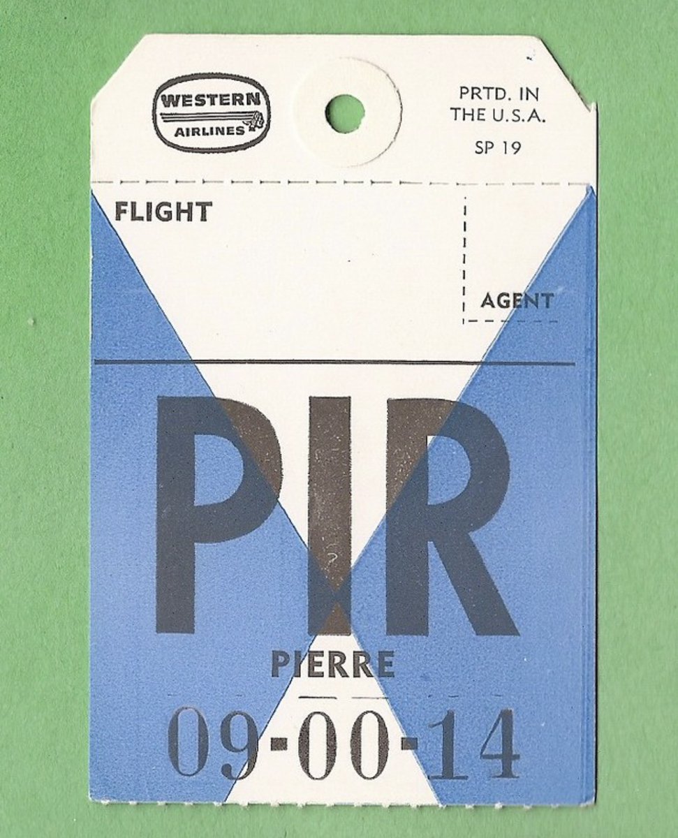 AisleOne's tweet photo. The extra-condensed type on vintage baggage tags is👌🏻.

Ton more here: https://t.co/E2KNSLmlJ8 https://t.co/5cmyZOS1Ke