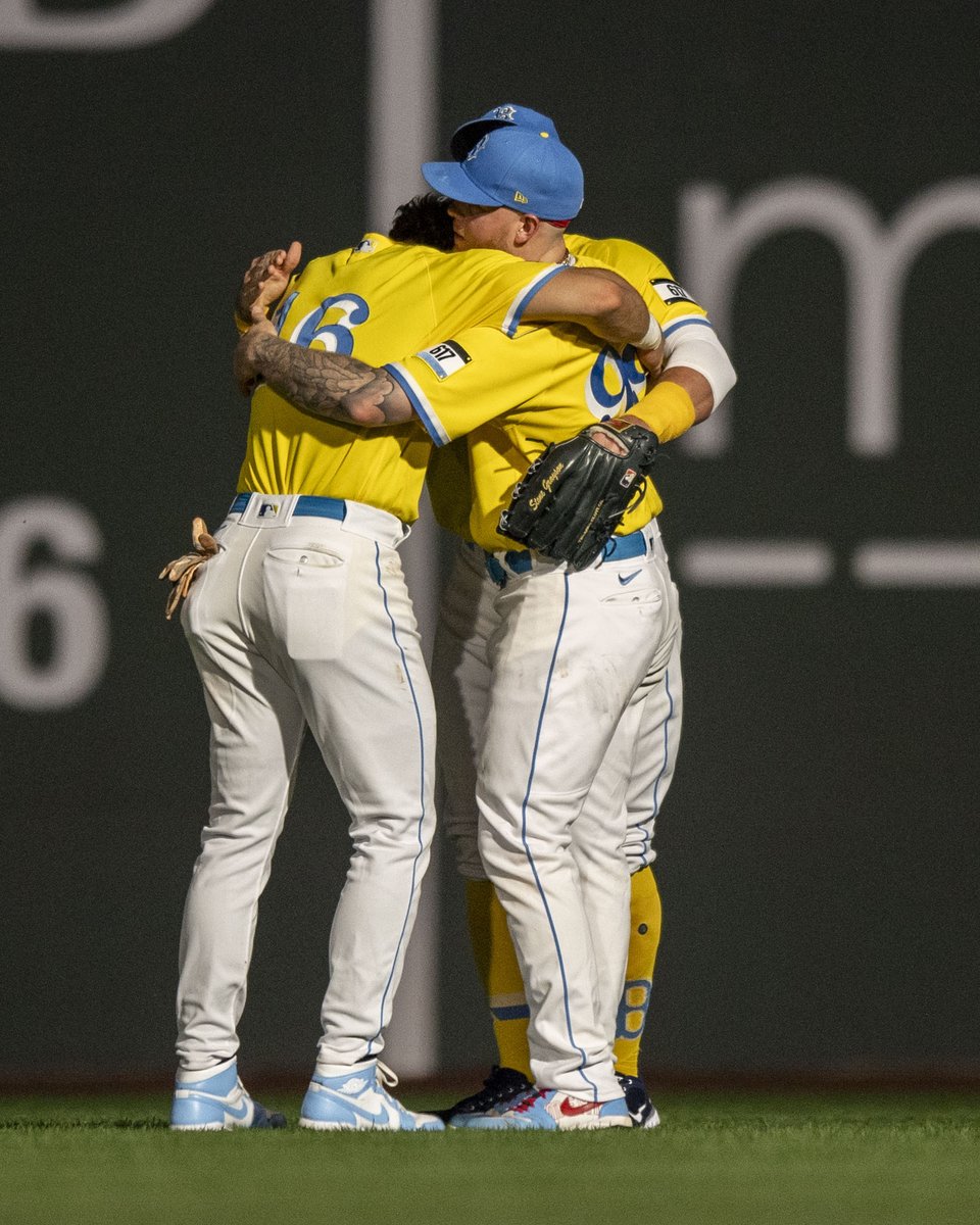 RedSox's tweet photo. And it was all yellow. ✨ https://t.co/n4RTinfusg