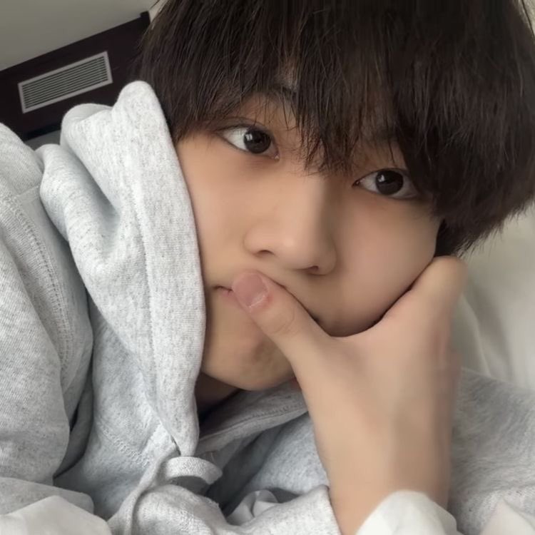 ⸝⸝🧺˚₊﹕Restarting [DAY 4]
I’m Amora and I’m looking for interactive moots           

— ⸝⸝🇵🇭˚₊ 07
—˚₊﹕not new to #Stantwt / #kpoptwt 
—˚₊﹕She / Her Pronouns
—˚₊. : any fandom is fine 

♡ &amp; ↻ are very much appreciated