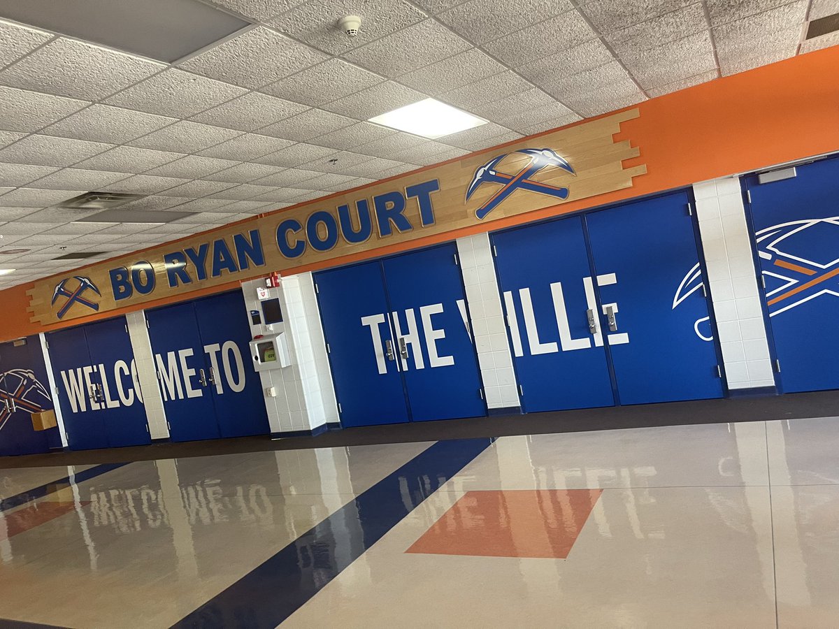 DrKMNavarro's tweet photo. Very grateful for our partnership with @BSNSPORTS Nike/BSN and @Fanaktive ….companies that make creative visions come to life every summer for Pioneer Nation.

⚒️⚒️⚒️⚒️⚒️⚒️ https://t.co/fj8hROpJgF