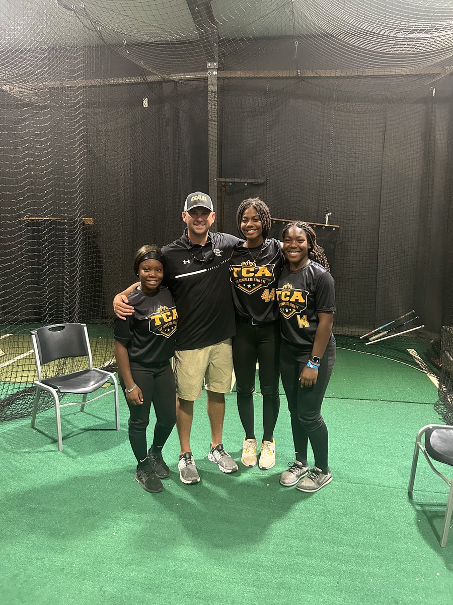 MyaMoskowitz's tweet photo. So much fun working with you all! Keep working!! @JaquaylaJarrett @JulyTaliah https://t.co/ZcCscj8Bkb