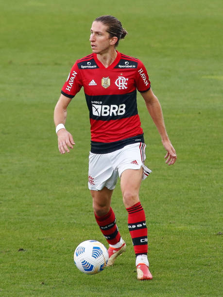 Impressionante o que esse cara joga.

Por melhor que seja o Ayrton Lucas, o Flamengo não pode desperdiçar a chance de ter em campo um craque como Filipe Luís. QI absurdo de futebol.

37 anos e ele segue dando aula de futebol. Que lateral!