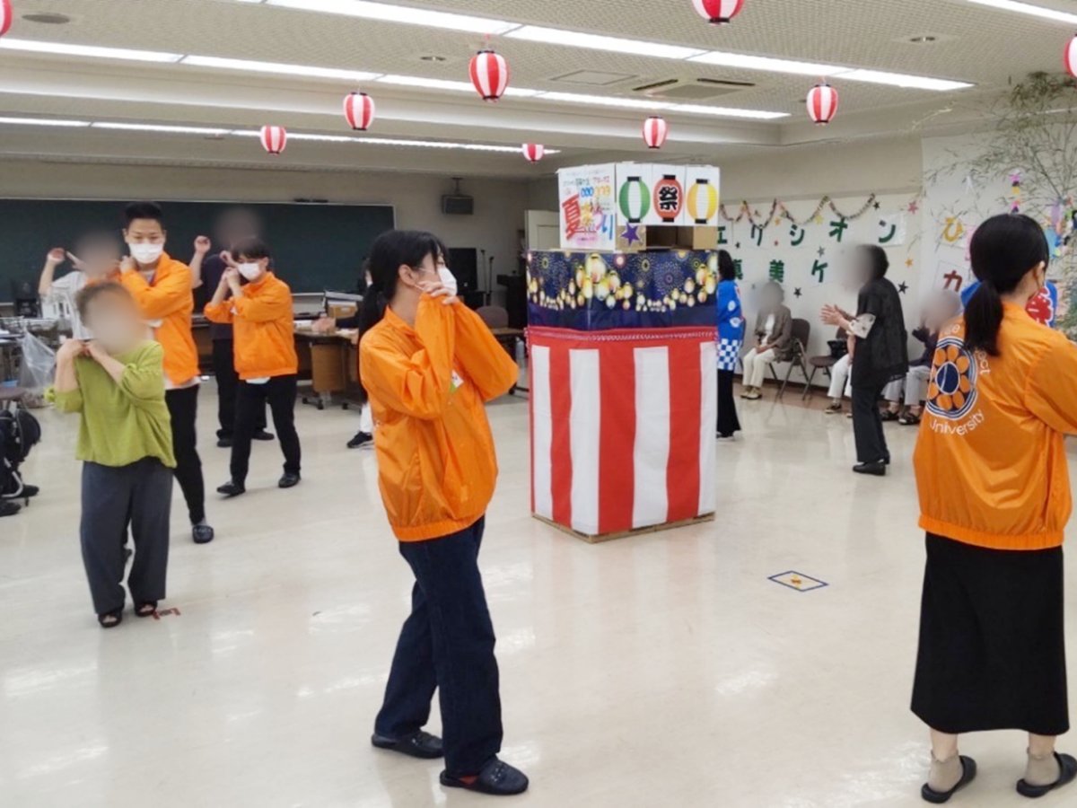 KIO_University's tweet photo. 「ひまわりカフェ」7月活動報告!~認知症ケアサークルOrange Project®畿央大学
https://t.co/Yu6y9YDr23
七夕が近かった為、短冊飾りや盆踊りを参加者の方と行いました。3回目の訪問だったこともあり、参加者の方に少しずつ覚えてもらえたようです!
#畿央大学 #看護医療学科 #認知症 #OrangeProject https://t.co/uDh4AXYvS4