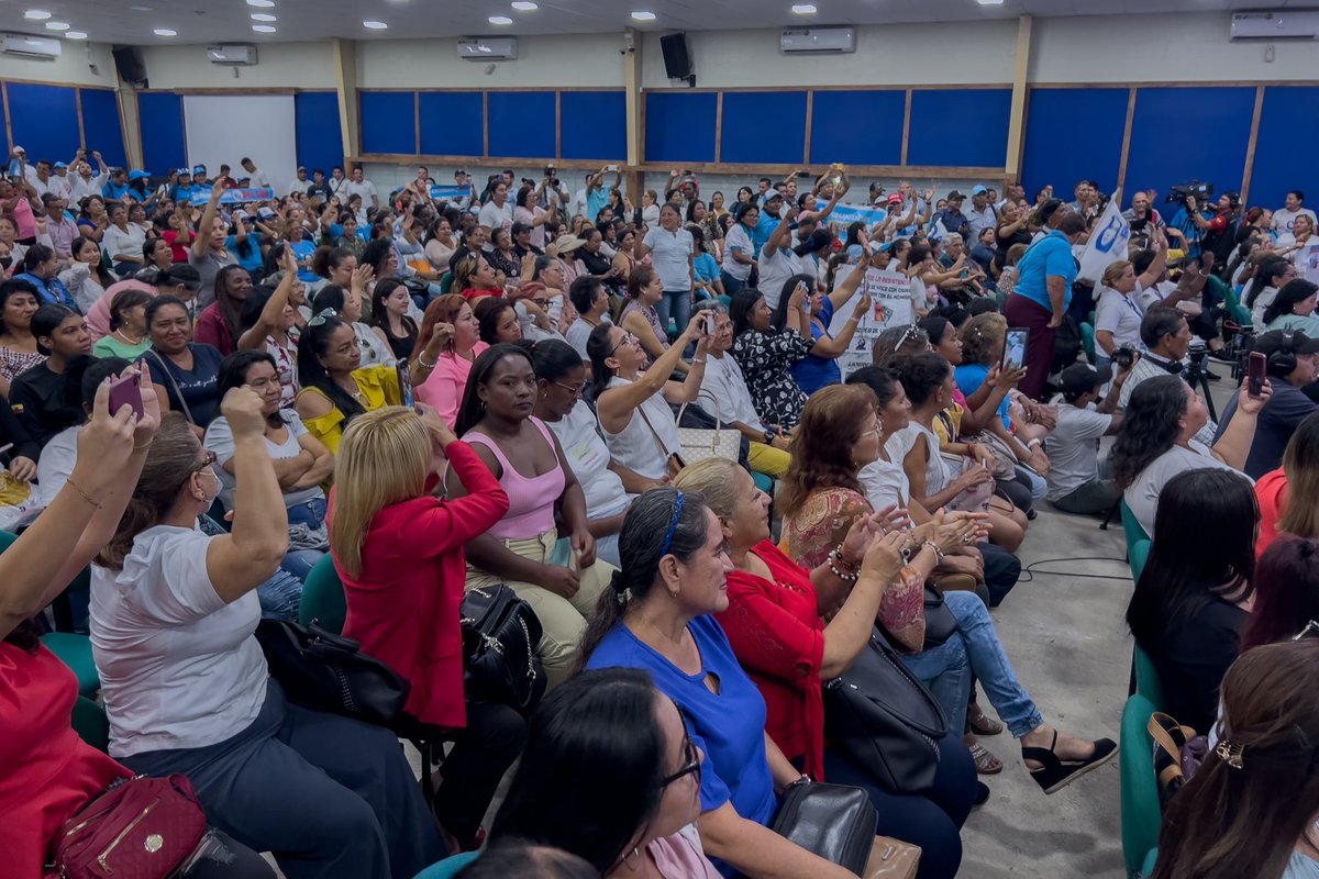 LuisaGonzalezEc's tweet photo. ¡#ElResurgirDeLaPatria será con la participación de más mujeres en política sí o sí!

Junto a los frentes de mujeres de la provincia del Guayas unimos esfuerzos para el respeto de nuestros derechos, que garantizarán a las futuras generaciones una vida libre de violencia. 

Un honor escuchar sus vivencias que, sin duda, nos ayudarán a la creación de políticas públicas.