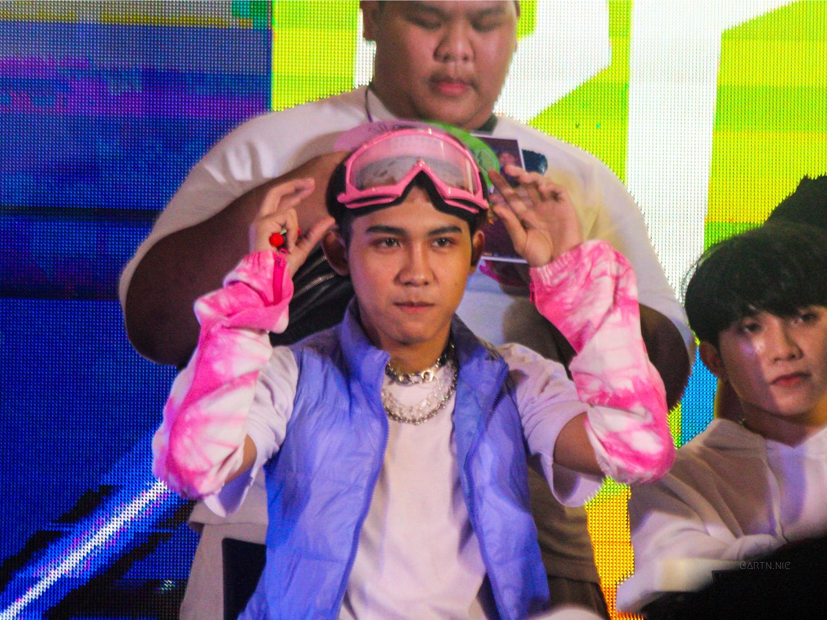gellaiace's tweet photo. [07.9.2023]   NEO Ryu and his googles 😍

📌PPOP FIESTA TOUR - Robinson Gapan Nueva Ecija #NEO_PH #NEO_Ryu #PPOPFiestaTourGapan https://t.co/7wV3NF3wbK