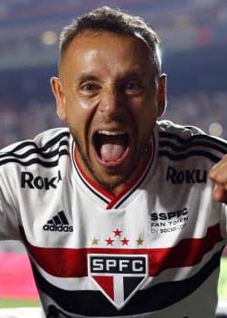 callwrii's tweet photo. A disputa pelo James Rodriguez foi assim:
Botafogo: 💰💰
Times da MLS:  💰💵💰💵
Times da Arábia: 💰💶💰💶
São Paulo: https://t.co/1L4iofUqRU