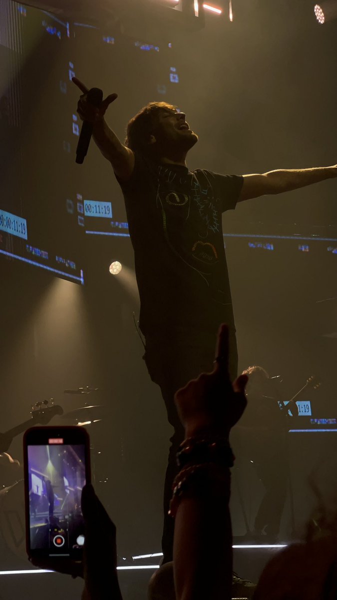 librarymouse22's tweet photo. Obsessed with some of the shots I got of @Louis_Tomlinson last night in Boston 😍
#FaithInTheFuture #FITFWTBoston https://t.co/vgsltQsHiE