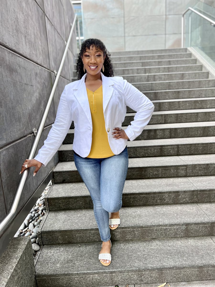 JolliffMiddle's tweet photo. Welcoming to the JAM, Ms. Daniels, 6th gr. AP! She brings 20 yrs of experience in education &amp; science! As a science teacher @OscarSmithMS her classes were 🔥&amp; this year will be too! Today is her birthday- we hope it was a great one! 🎂#sheJAMS #inspireCPS #welcometotheJAM #HBD https://t.co/dOdPDcGWME