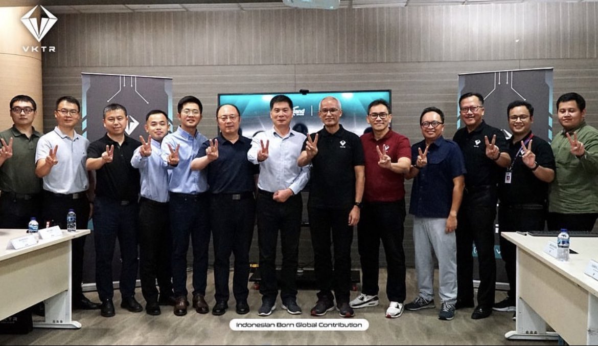 VKTR_id's tweet photo. Gilarsi mengungkapkan bahwa kerja sama ini merupakan salah satu upaya VKTR dalam mempercepat elektrifikasi transportasi di Indonesia sekaligus menjadi bukti kesungguhan perusahaan dalam mendukung program pemerintah untuk mencapai target Net Zero Emission di tahun 2060. https://t.co/JVCXKwgiog