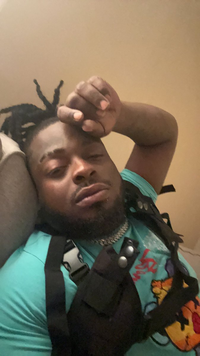 DripgodEnt1's tweet photo. Chilln on my solo shii 💯💪🏿👑 https://t.co/QhB7onyTGi
