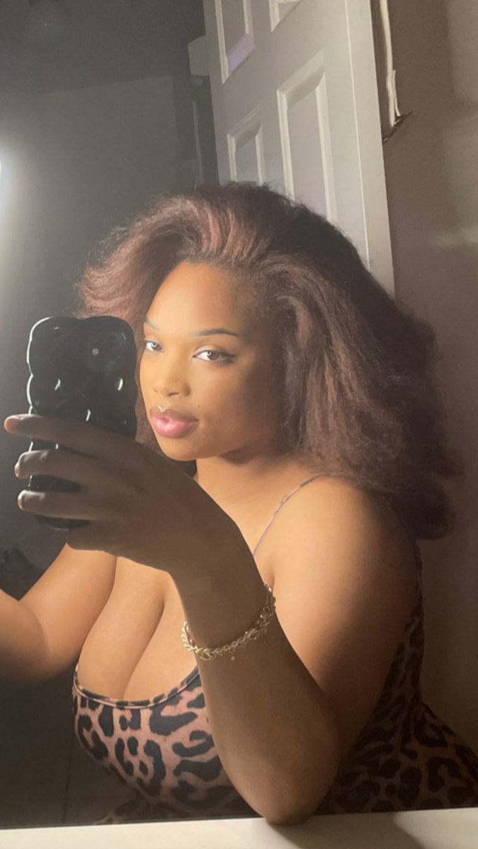 Demi🪞 tweet media