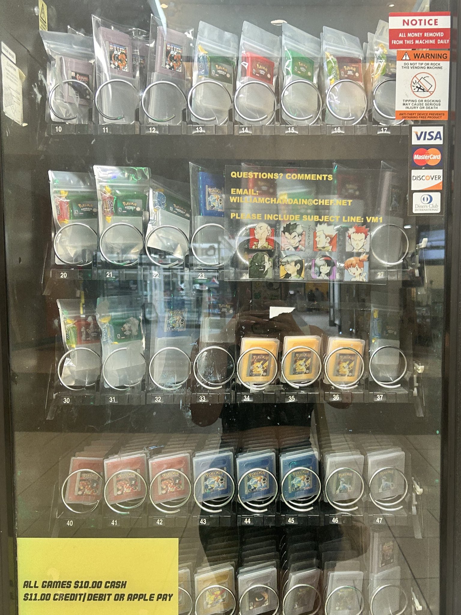 1 pic. why does this mall have a pokémon gameboy cartridge vending machine??? https://t.co/YxSgpM2qtc