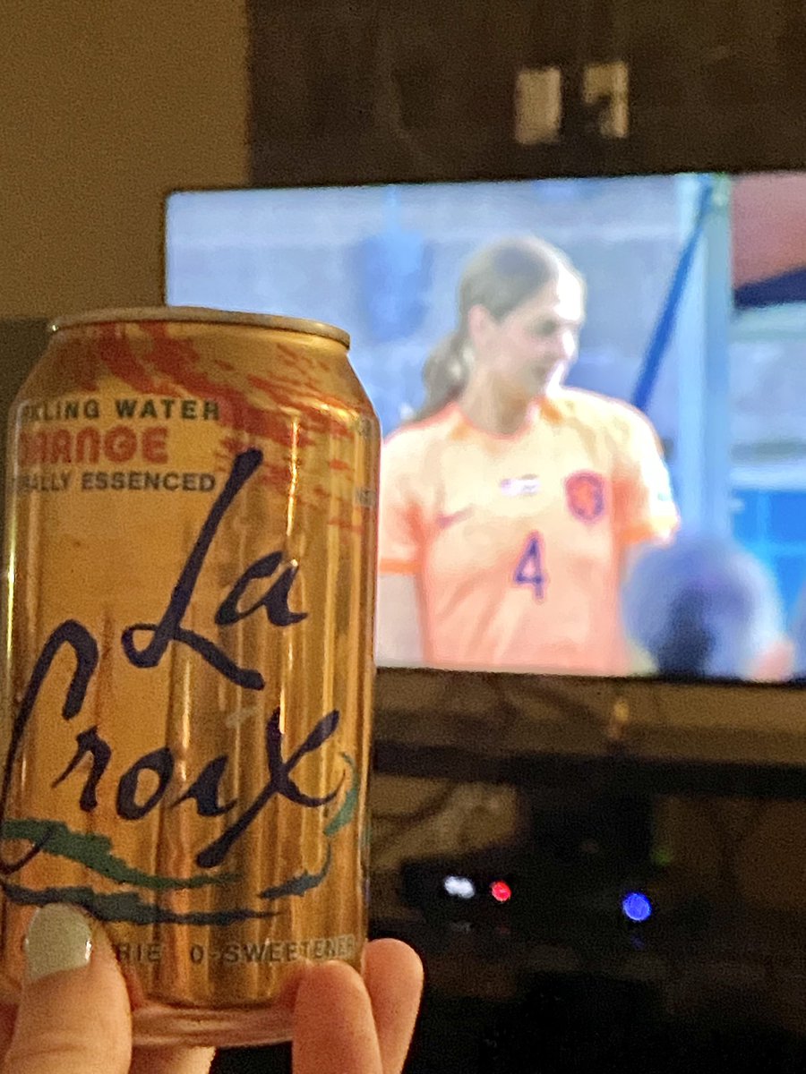 mmmkay01's tweet photo. @GlennonDoyle Wait shit am I the reason we are losing? I’m drinking out of a highlighter can. Just dumped it out https://t.co/5J7uM3EReL
