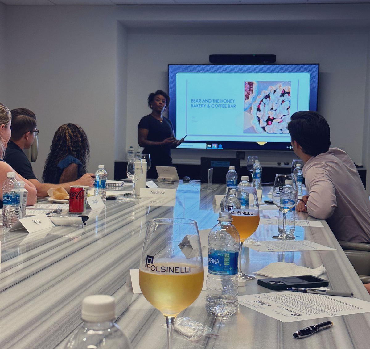 Yessss <a href="/HofGAZ/">House of Genius PHX</a> tonight has my favorite type of company: bakery and coffee shop with Bear and the Honey 🍯 pitching right now! #yesphx #hofgaz