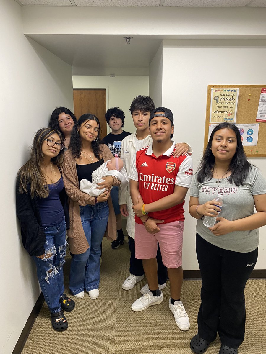 jhcentrosol's tweet photo. During week 3 our youth are thinking, creating solutions for better healthcare systems, being creative and working as part of a team.

#futurelatino #youth #equity #summer #bipoc #workforce #growth #latinos #community #education #research #healthcare #medicine #jhcentrosol https://t.co/bfiz8LQzFK