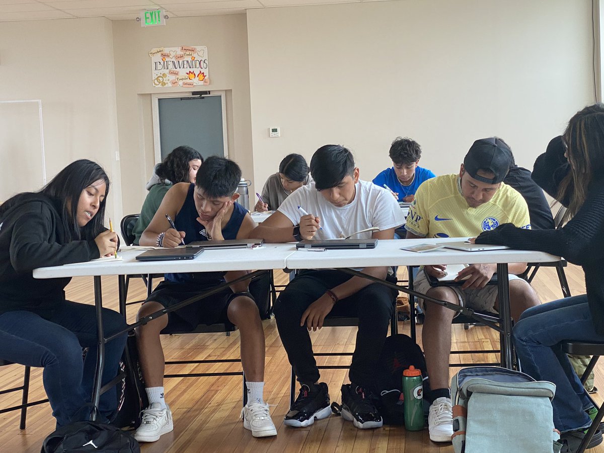 jhcentrosol's tweet photo. During week 3 our youth are thinking, creating solutions for better healthcare systems, being creative and working as part of a team.

#futurelatino #youth #equity #summer #bipoc #workforce #growth #latinos #community #education #research #healthcare #medicine #jhcentrosol https://t.co/bfiz8LQzFK